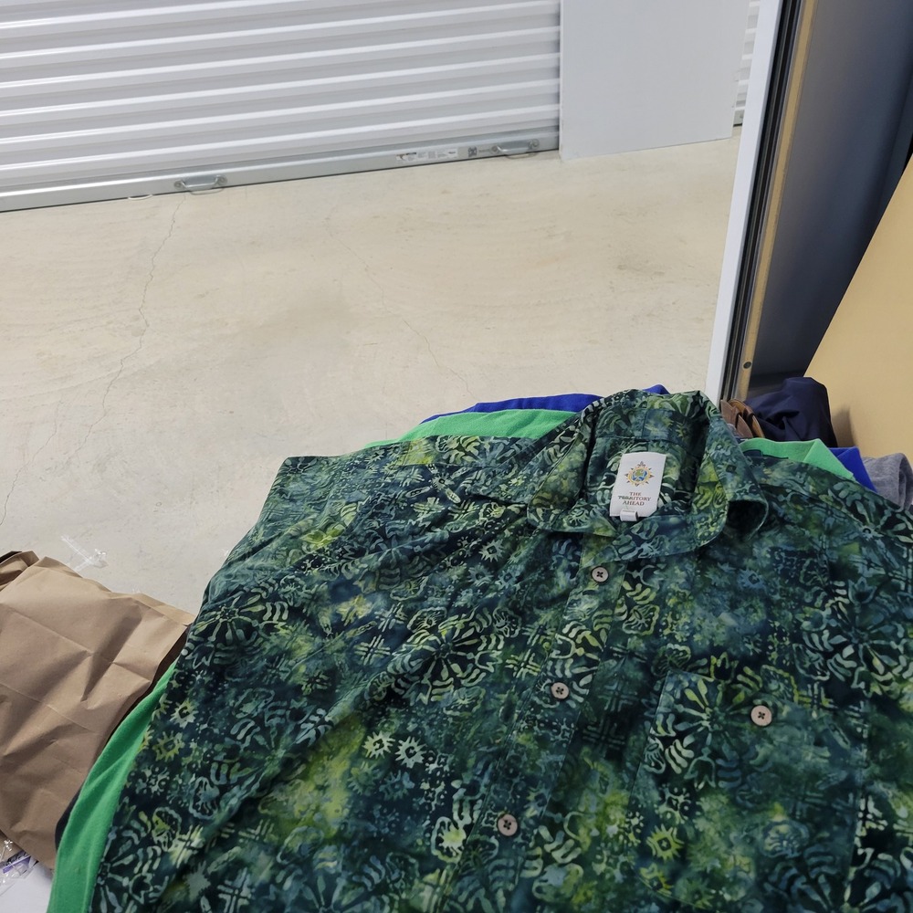 The Territory Ahead Shirt Mens LT Green Batik Short Sleeve Button Down Pocket